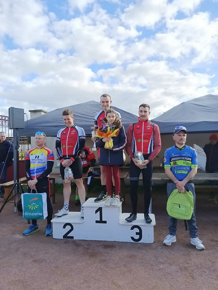 tl_files/cscv/Course d Airvault 2023/Podium des 1.png