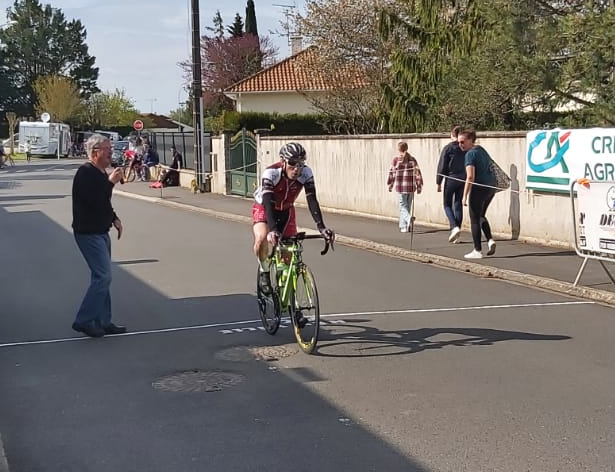 tl_files/cscv/Course de Neuville 2023/Arrivée Benoit.png